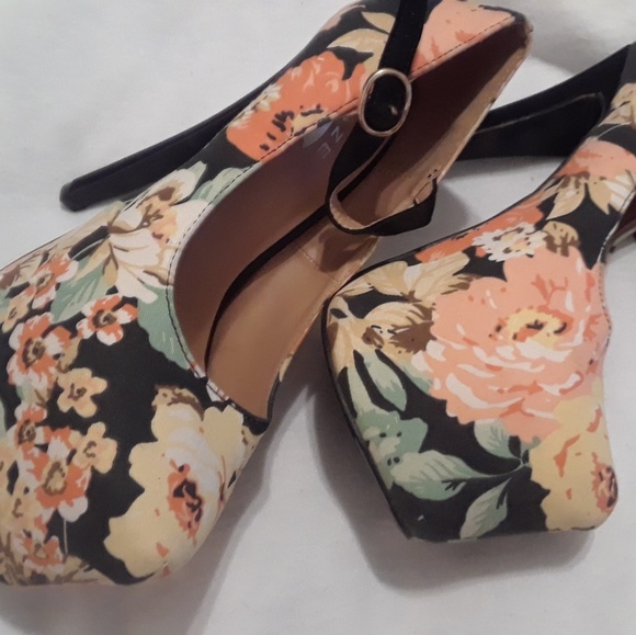 7" heels - Picture 2 of 3